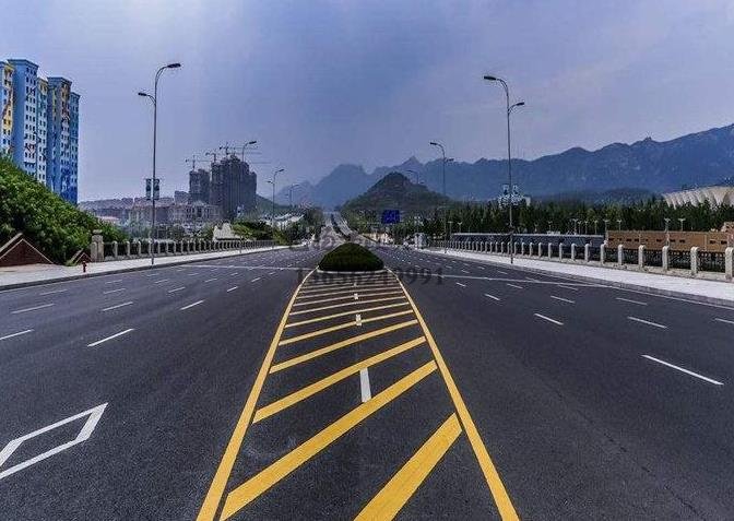 鎮(zhèn)江道路劃線，鎮(zhèn)江道路劃線施工單位？飛揚市政專業(yè)可靠！