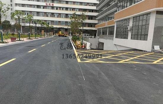 蘇州廣場道路交通設(shè)施標(biāo)志和道路劃線多少錢？