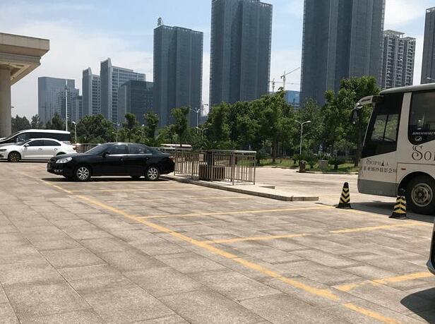 酒店賓館停車位劃線找什么單位，找誰(shuí)來(lái)劃線？