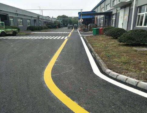 廠區(qū)道路劃線作用是什么，廠區(qū)道路劃線找誰？飛揚市政口碑好