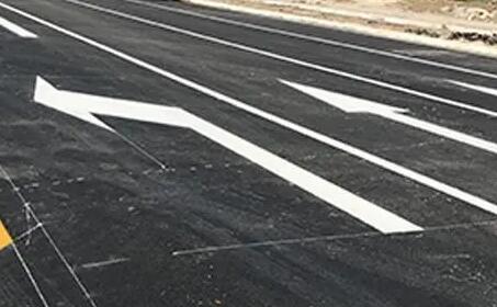 蘇州小區(qū)瀝青道路劃線用什么樣的材料？