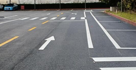 蘇州廠區(qū)劃線解讀，100個(gè)小車位需要多少桶油漆？